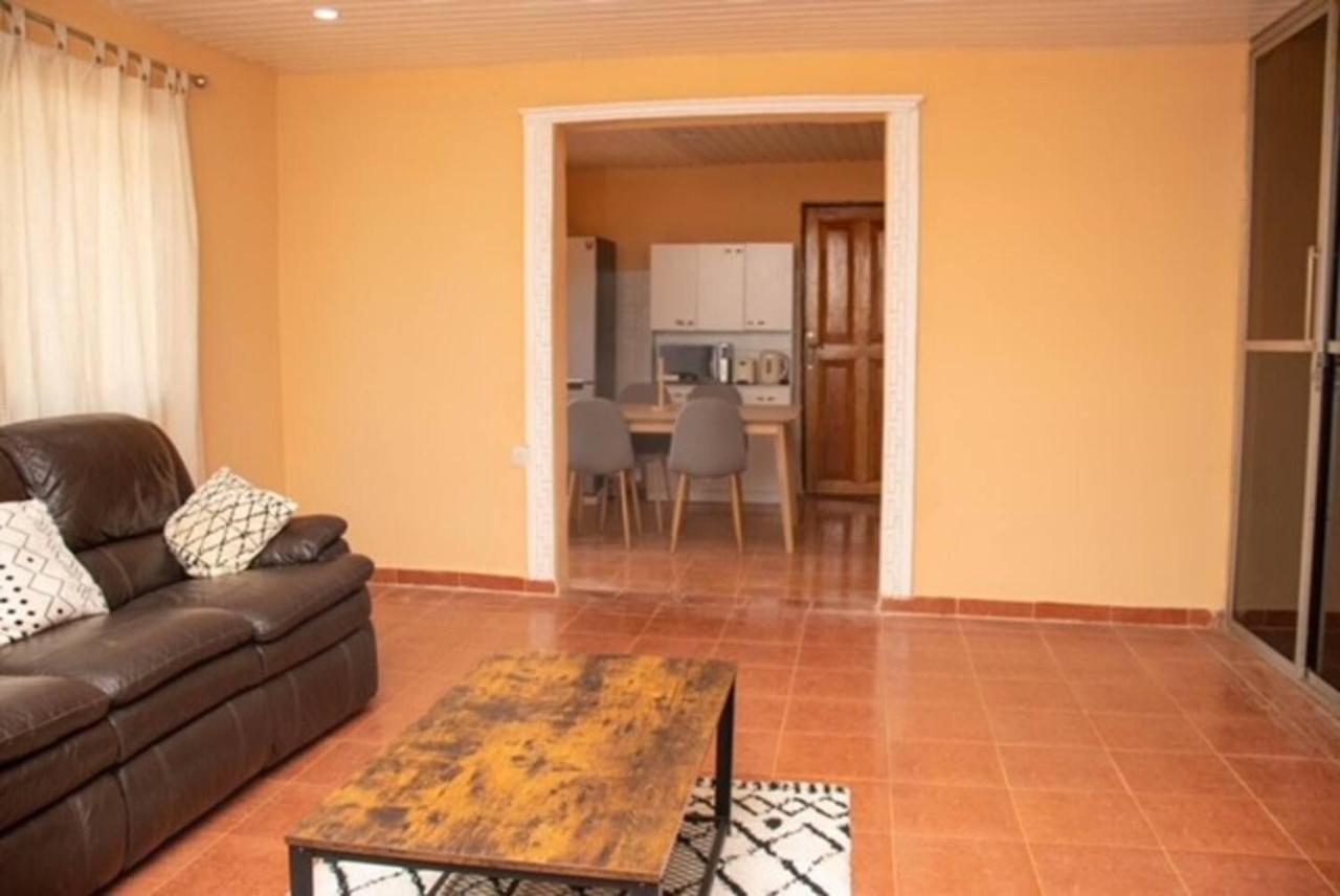 Fully Aircondition 3Bed Villa- A C- Wifi- Hotwater Фритаун Экстерьер фото
