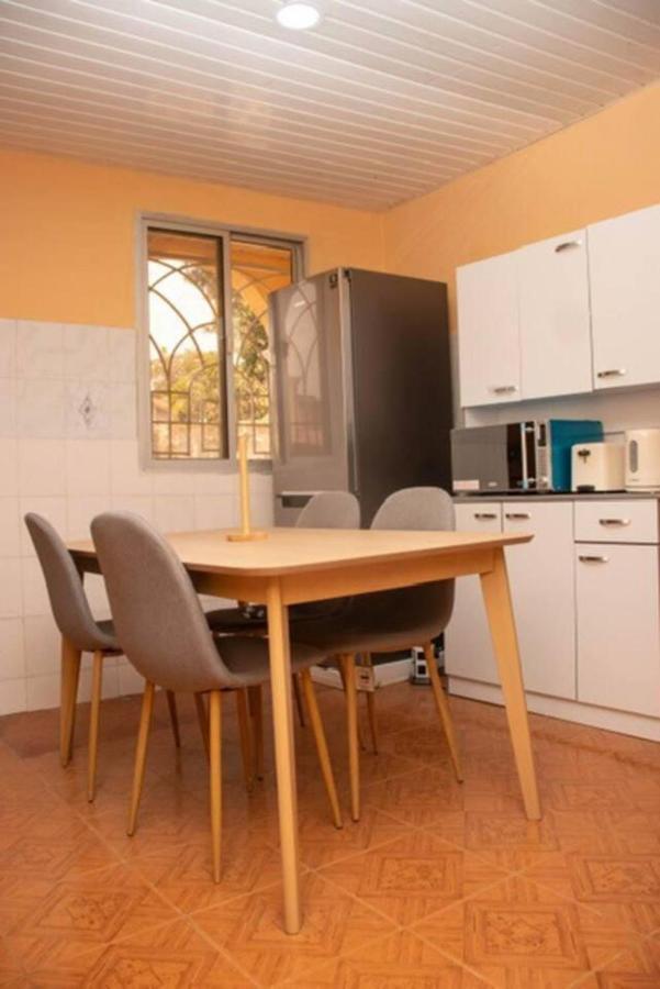 Fully Aircondition 3Bed Villa- A C- Wifi- Hotwater Фритаун Экстерьер фото
