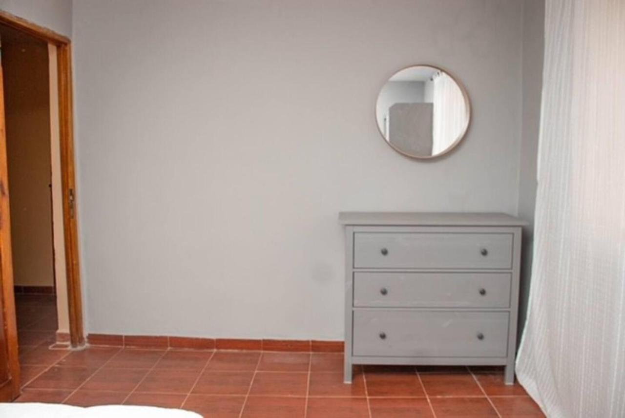 Fully Aircondition 3Bed Villa- A C- Wifi- Hotwater Фритаун Экстерьер фото