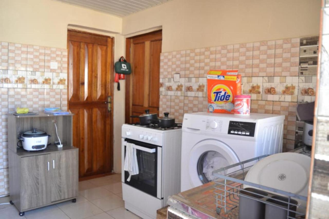 Fully Aircondition 3Bed Villa- A C- Wifi- Hotwater Фритаун Экстерьер фото