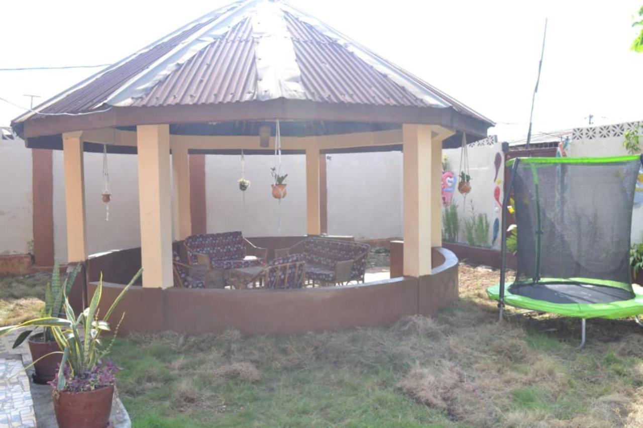 Fully Aircondition 3Bed Villa- A C- Wifi- Hotwater Фритаун Экстерьер фото